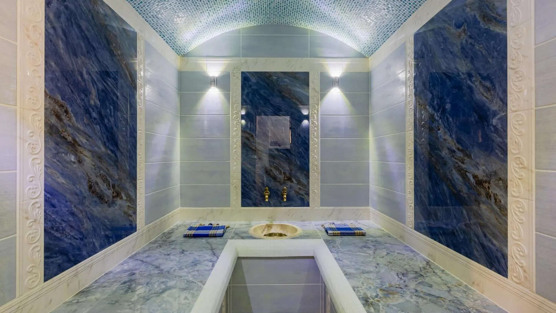 Luxury Apartment With Pool And Hammam Kiev