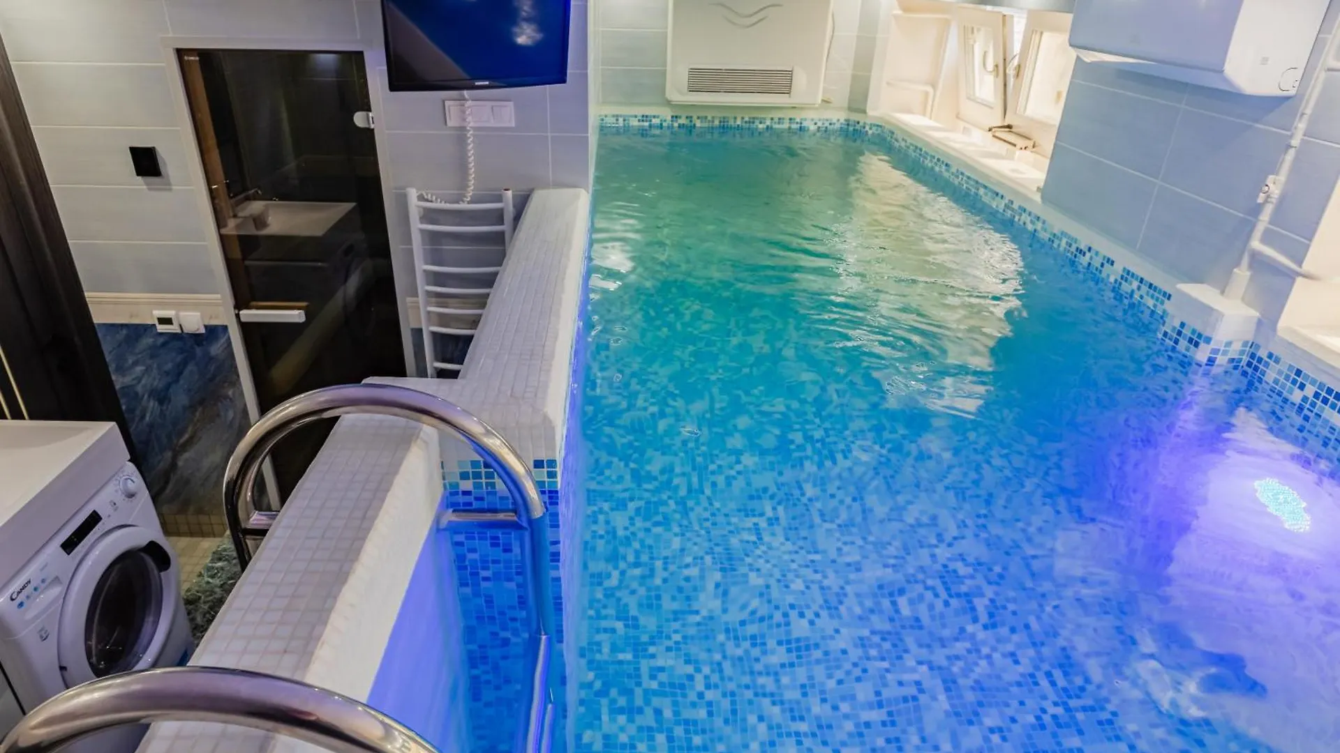 Luxury Apartment With Pool And Hammam Kiev