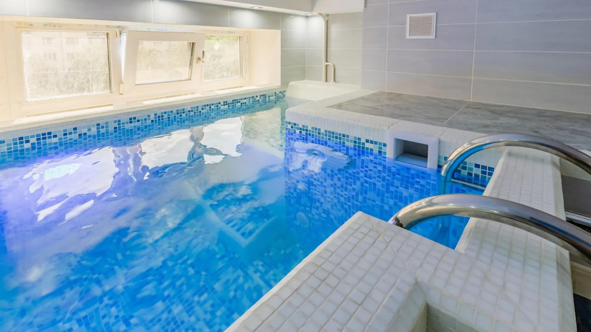 Luxury Apartment With Pool And Hammam Kiev