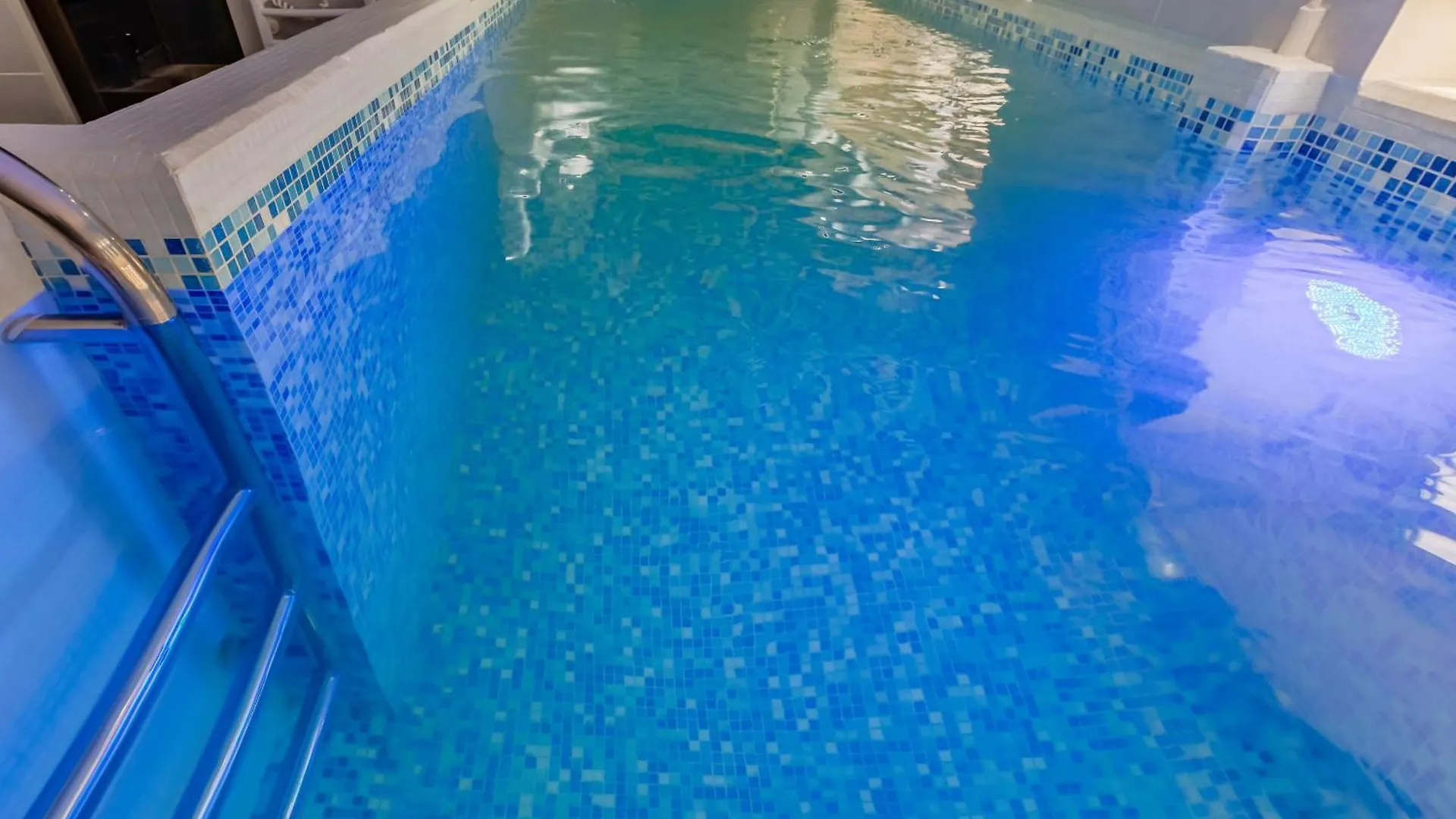 Luxury Apartment With Pool And Hammam Kiev