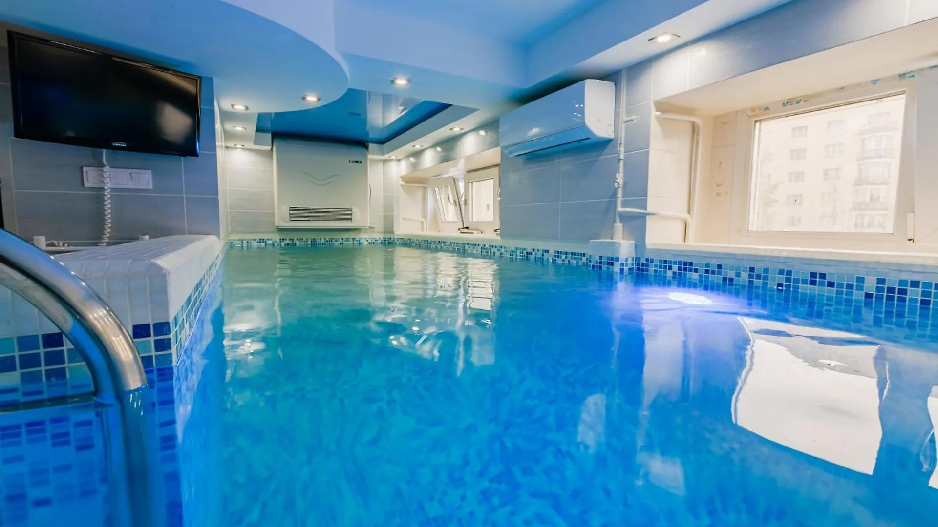 Luxury Apartment With Pool And Hammam Kiev