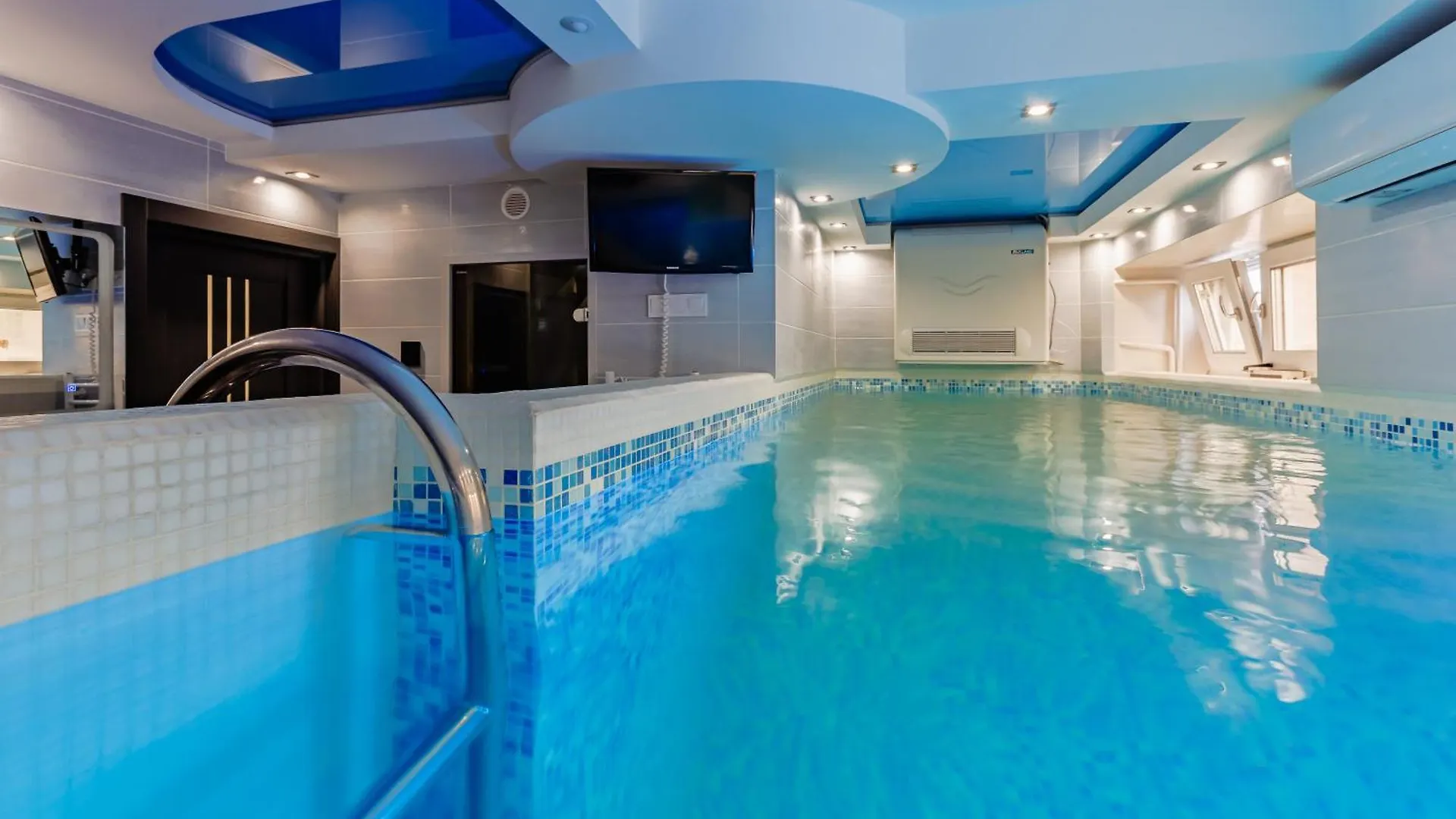 Luxury Apartment With Pool And Hammam Kiev