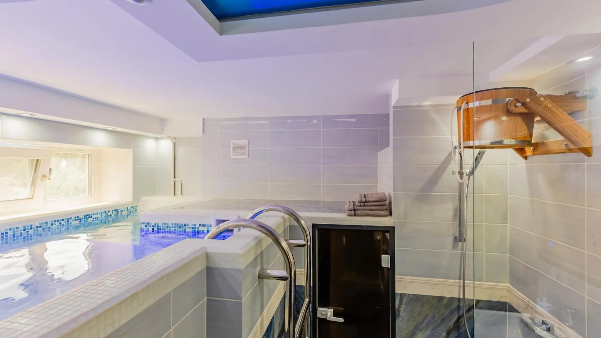 Luxury Apartment With Pool And Hammam Kiev